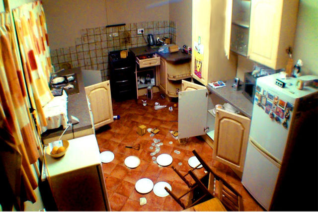 Homem diz ter gravado suposto fenômeno paranormal em sua cozinha