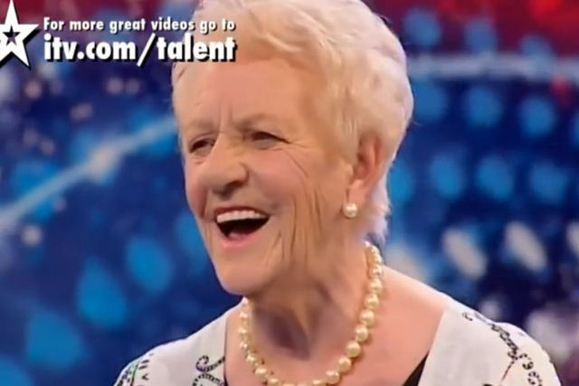 Vovó de 80 anos canta e encanta no Britain's Got Talent