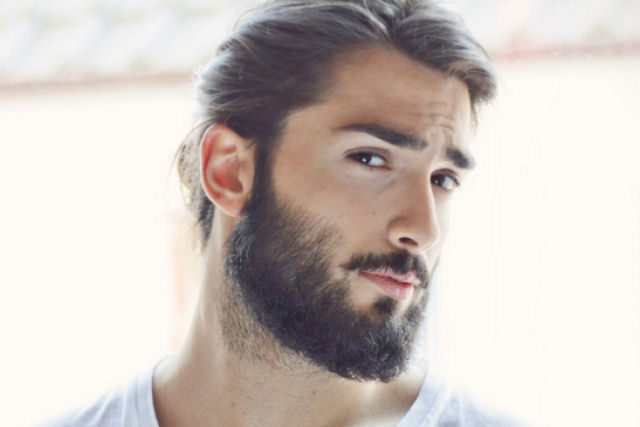 A razão pela qual os homens com barba estão na moda