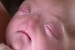 As probabilidades de que este bebê sem nariz derreta seu coração são de 100%