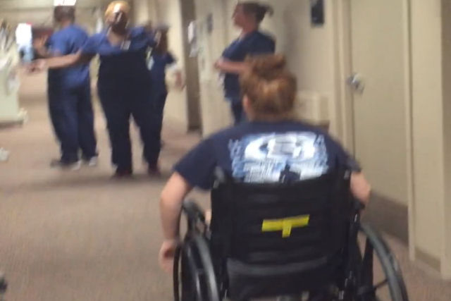 Garota se recupera de paralisia e surpreende a enfermeira que cuidou dela