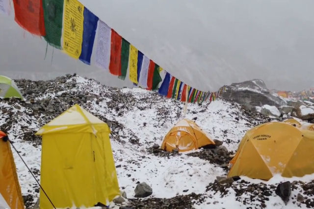 O assustador vídeo da avalanche no Everest