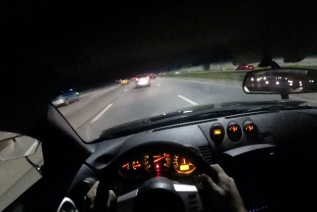Homem deixa cérebro em casa e insanamente acelera Nissan 350Z pelas ruas de São Paulo