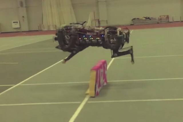 MIT desenvolve um cão robótico capaz de saltar obstáculos