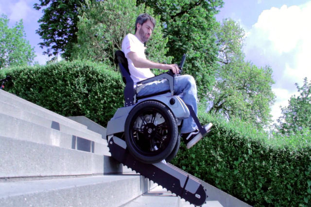 A cadeira de rodas que sobe degraus já é uma realidade