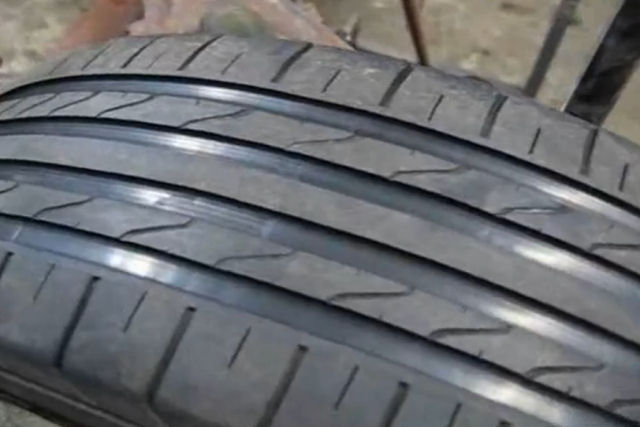 Veja o que alguns trapaceiros fazem para que pneus velhos e inseguros pareçam novos