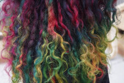 Penteado ?Arte de Areia? é a mais recente tendência de cabelos de jovens no Instagram