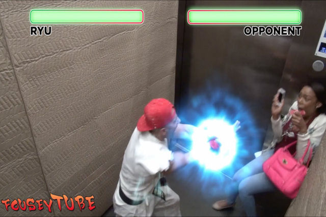 Pegadinha do Street Fighter no elevador