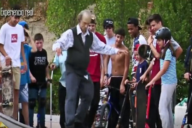 Veja as divertidas reações a um skatista profissional disfarçado de vovô em um parque
