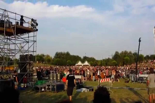 1.000 músicos tocaram juntos uma canção do Foo Fighters e foi insano