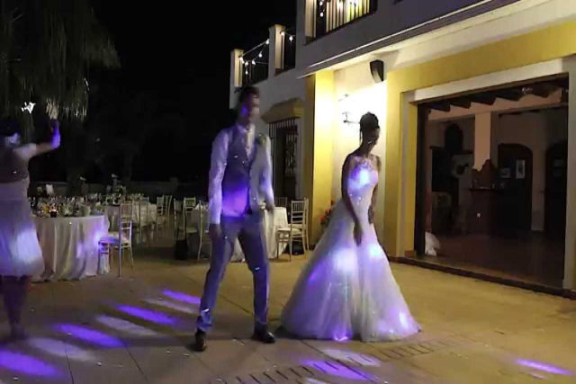 A dança de casamento que conquistou milhões de internautas