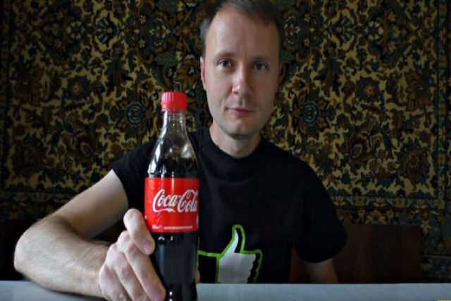 O experimento de um ucraniano que mistura Coca-Cola e gás propano