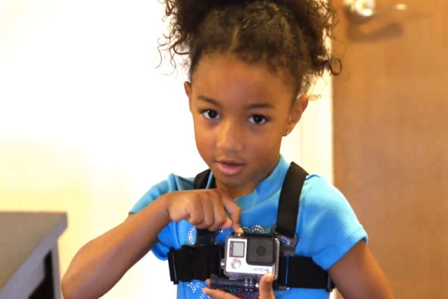 Esta pequena levou uma GoPro a seu primeiro dia de escola e seu vídeo transmite muitas emoções
