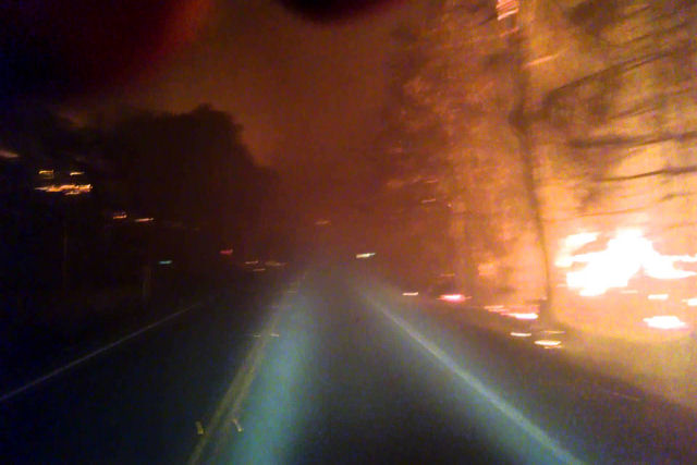 Fuga da fúria dos incêndios na Califórnia é aterrorizante