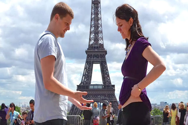Casal filma time-lapse adorável da gravidez de seus gêmeos