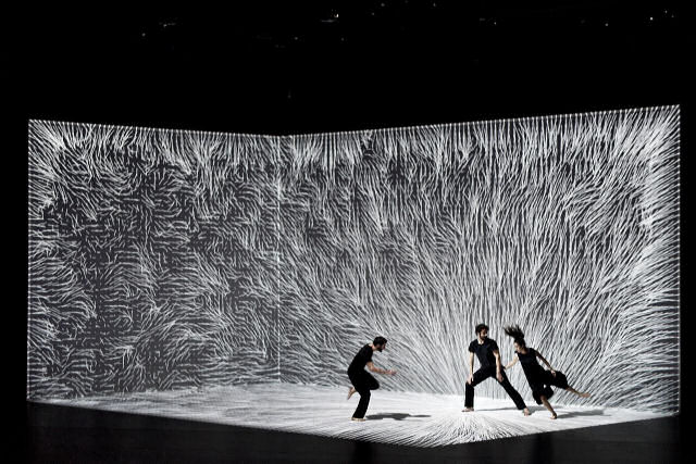 ?Movimento do ar?, um novo espetáculo de dança que incorpora projeção digital interativa