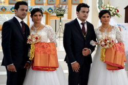 Casamento ao quadrado: padres gêmeos casam gêmeos com gêmeas na Índia
