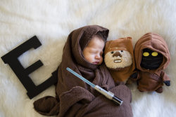 Apesar das complicações, bebê recém-nascido é comemorado com sessão fotográfica ?Star Wars?