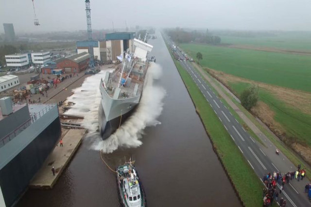 Este vídeo impressionante mostra como um navio é lançado pela primeira vez