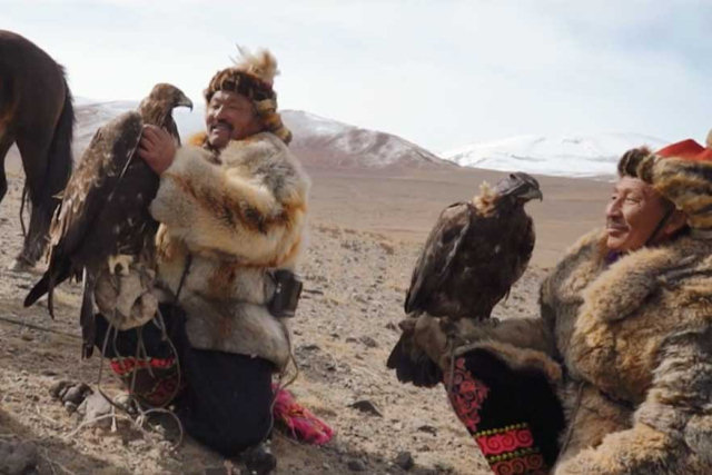 Veja a incrível vida destes nômades treinadores de águias da Mongolia