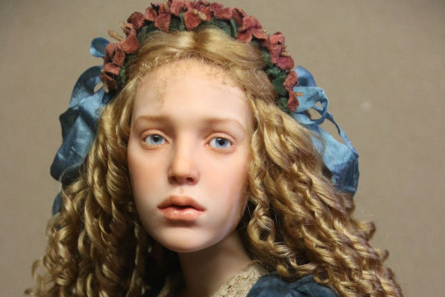 Artista russo cria bonecas com faces incrivelmente realistas