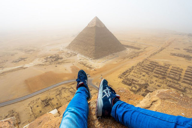 Adolescente ilegalmente escalas pirâmide de Gizé e registra a coisa toda