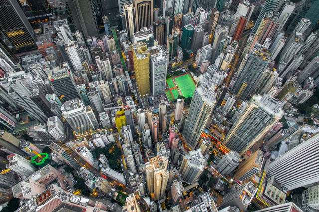 Fotos de drones revelam a incrvel densidade de arranha-cus em Hong Kong<br />
