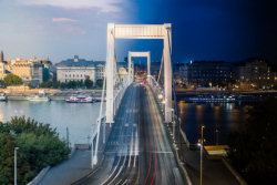 Impressionantes fotos com transição do dia para a noite de marcos de Budapeste
