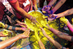 A Índia colorida celebra o festival de Holi