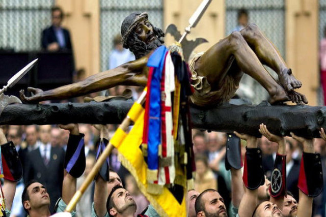 ?O Noivo Da Morte?: o emblemático desfile marcial-religioso da Legião espanhola com seu Cristo