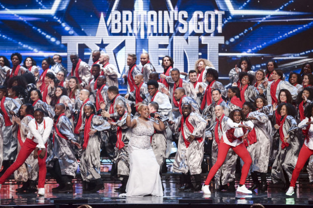As 100 vozes de um coral gospel levantam a plateia do Got Talent britânico