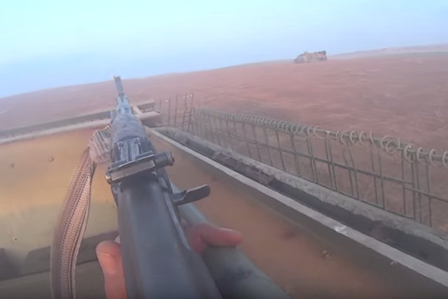 Vídeo da câmera do capacete de membro do Daesh mostra a realidade dos combatentes terroristas