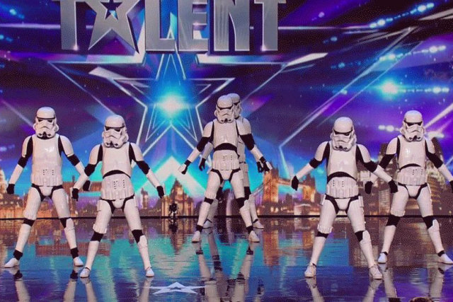 Storm Troopers dançam canções pop no Got Talent da Grã-Bretanha