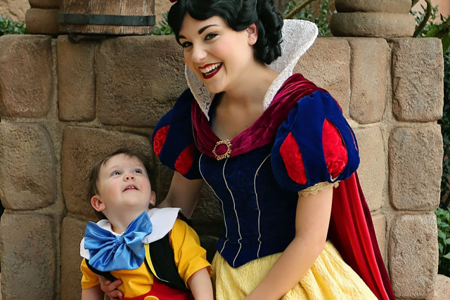 Criança com autismo se apaixona por Branca de Neve no Walt Disney World