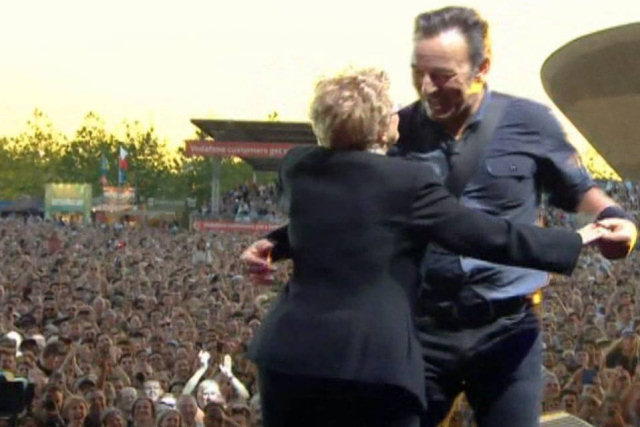 Bruce Springsteen homenageia a mãe no próprio show