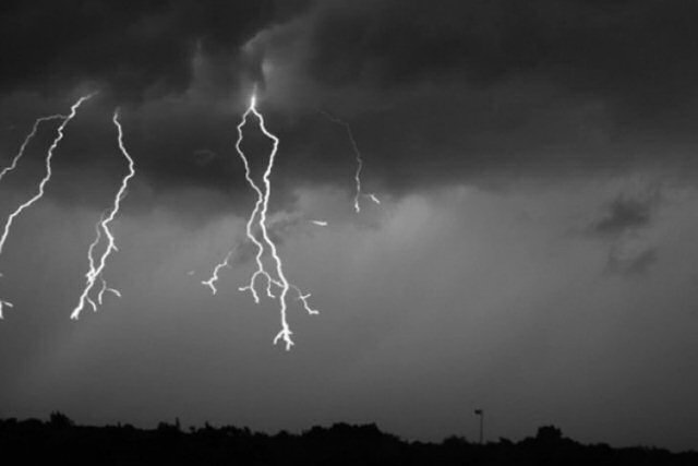 Uma tempestade de raios gravada com um câmera de alta velocidade
