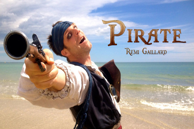 Rémi Gaillard está de volta como um Pirata