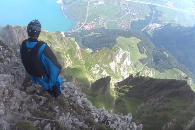 Este vdeo de um jovem rasgando os ares com um wingsuit  uma apologia  liberdade
