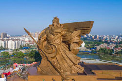 Inaugurada uma épica estátua de um Deus da Guerra na China