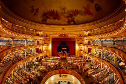 A mais bela livraria dentro de um teatro com 100 anos de idade em Buenos Aires