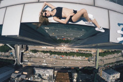 Garota russa faz os mais arriscados selfies por puro vício