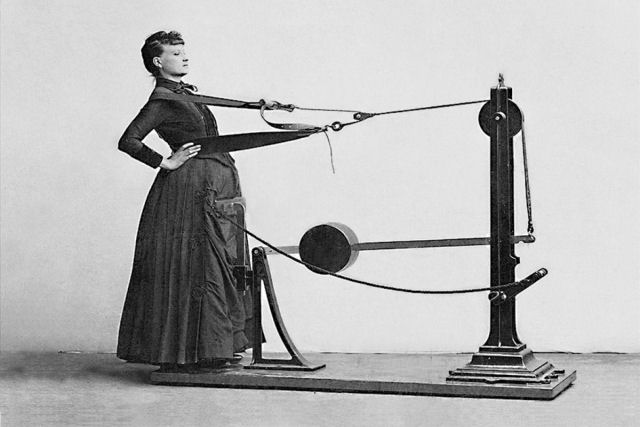 Suor e corset - A academia mecânica no século XIX