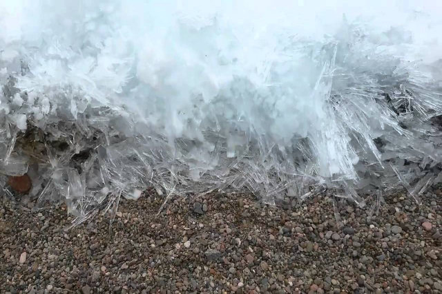 Um tsunami de gelo no lago Baikal