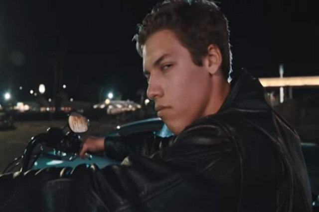 O filho bastardo de Schwarzenegger Joseph Baena recria uma cena clássica do Terminator 2