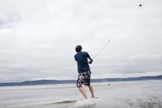 Dronesurf: surfar sendo arrastado por um drone