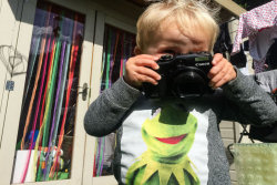 O mundo visto pela perspectiva de um garoto de 19 meses com a antiga câmera do pai