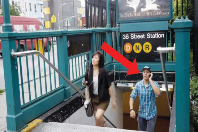Nesta estação do metrô de Nova Iorque ocorre a mesma cena todos os dias
