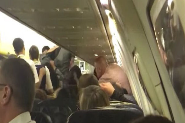 Uma briga entre passageiros obriga o desvio de um vôo da Ryanair entre Bélgica e Malta