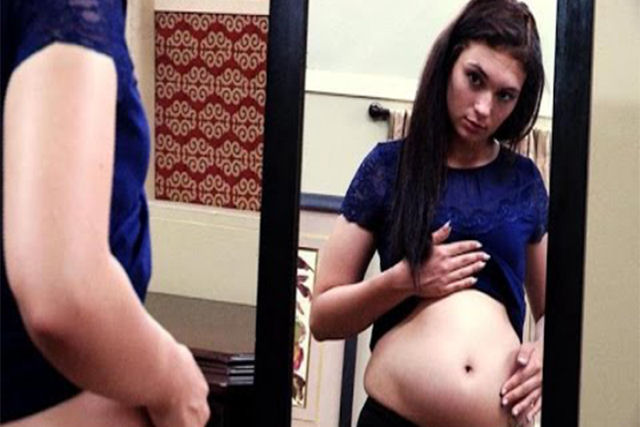 Esta Adolescente grávida diz que seu bebê é Jesus Cristo
