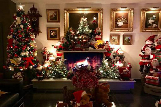Homem passa um mês inteiro decorando sua casa para o Natal